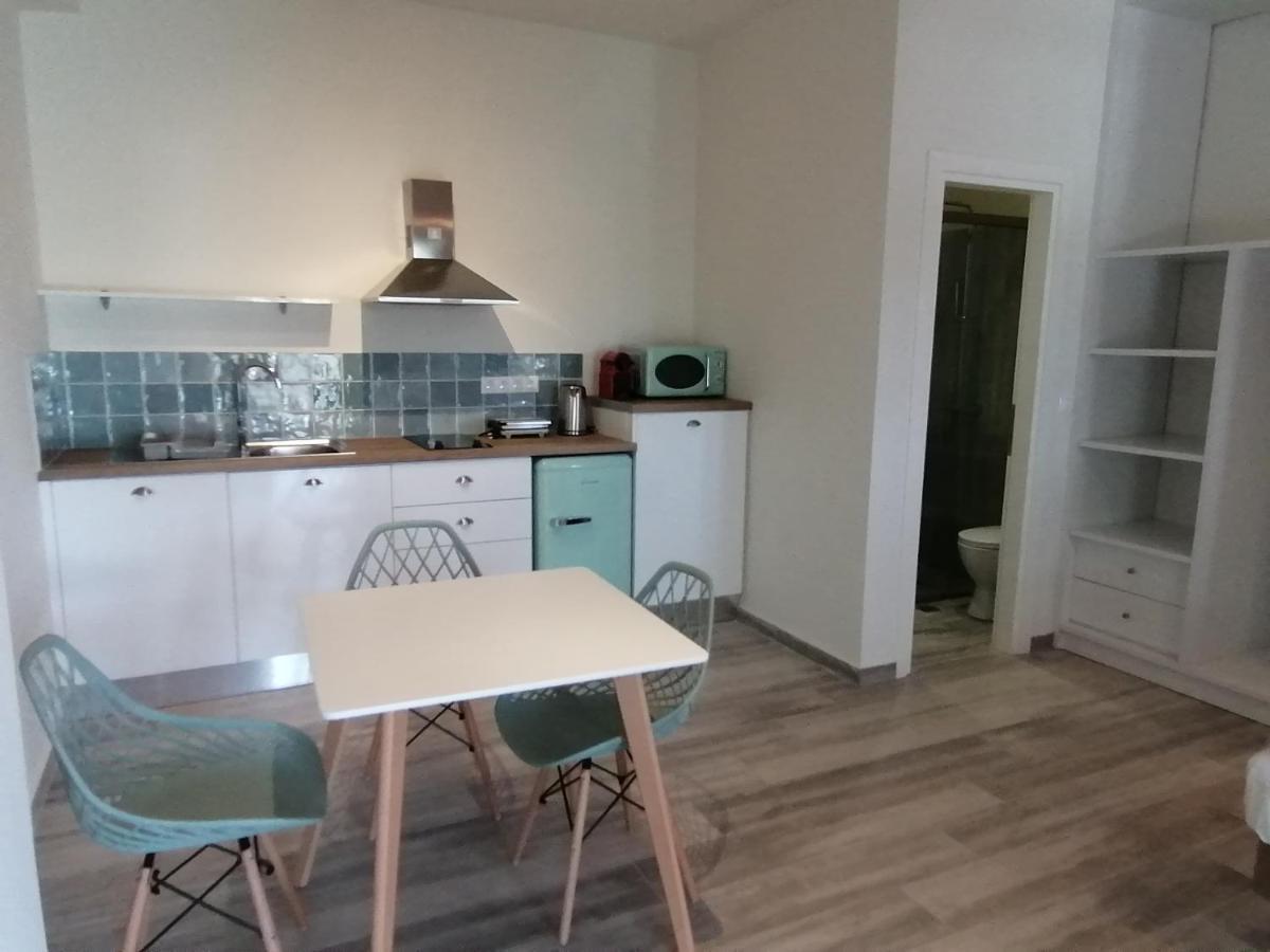 Villa Nena - Studio Suites 칼라미 외부 사진