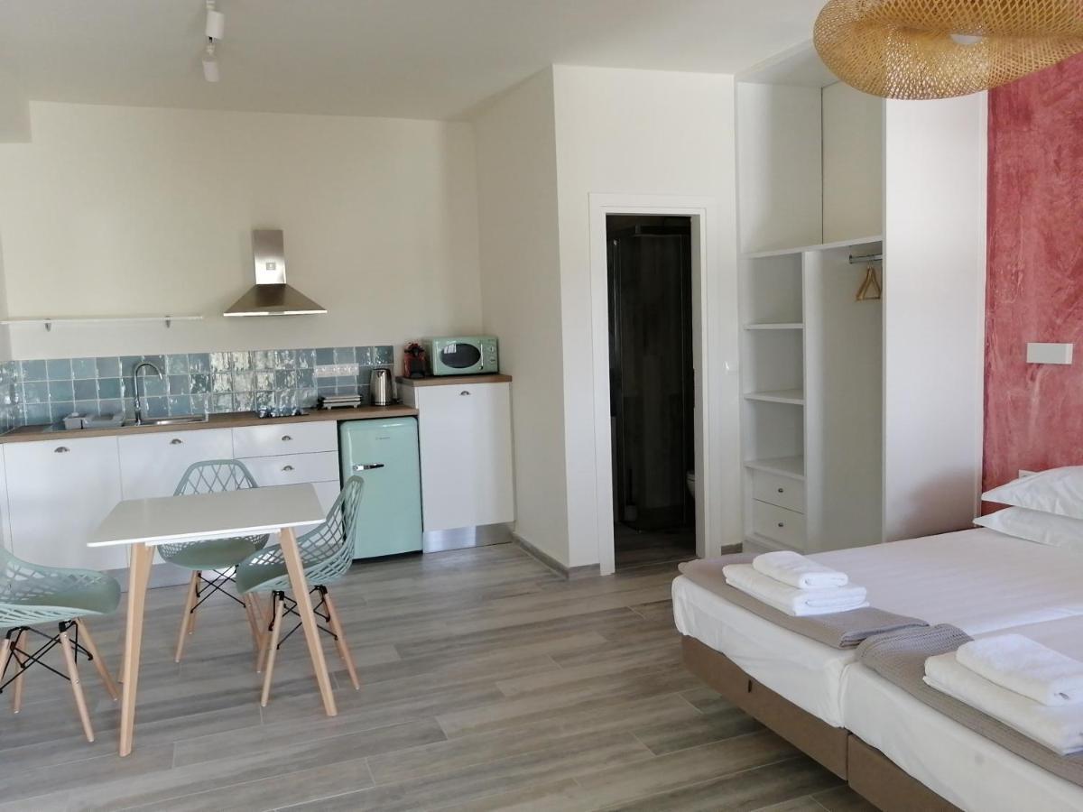 Villa Nena - Studio Suites 칼라미 외부 사진